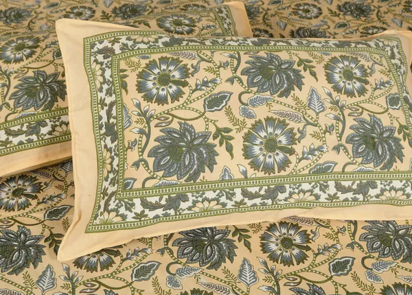 Yellow_Cotton_Royal_Blossom_Empire_Double_Bedsheet_With_Pillow_Cover_108_X_108_Cm